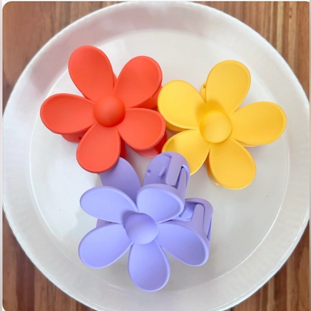 3 Piece matte colorful daisy flower hair claws stocking stuffers claw clips